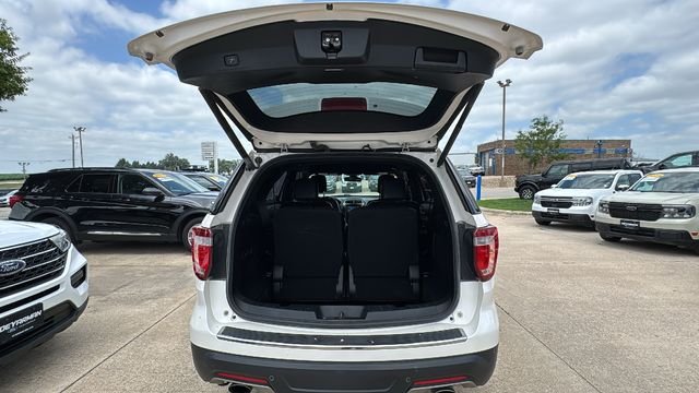 Used 2018 White Ford Limited image 14