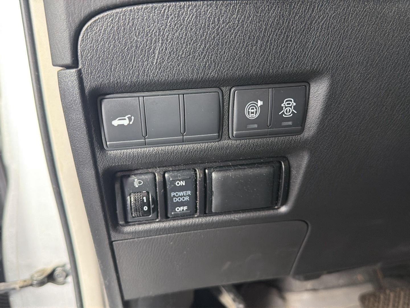 Used 2019 Brilliant Silver Metallic Nissan SL image 9