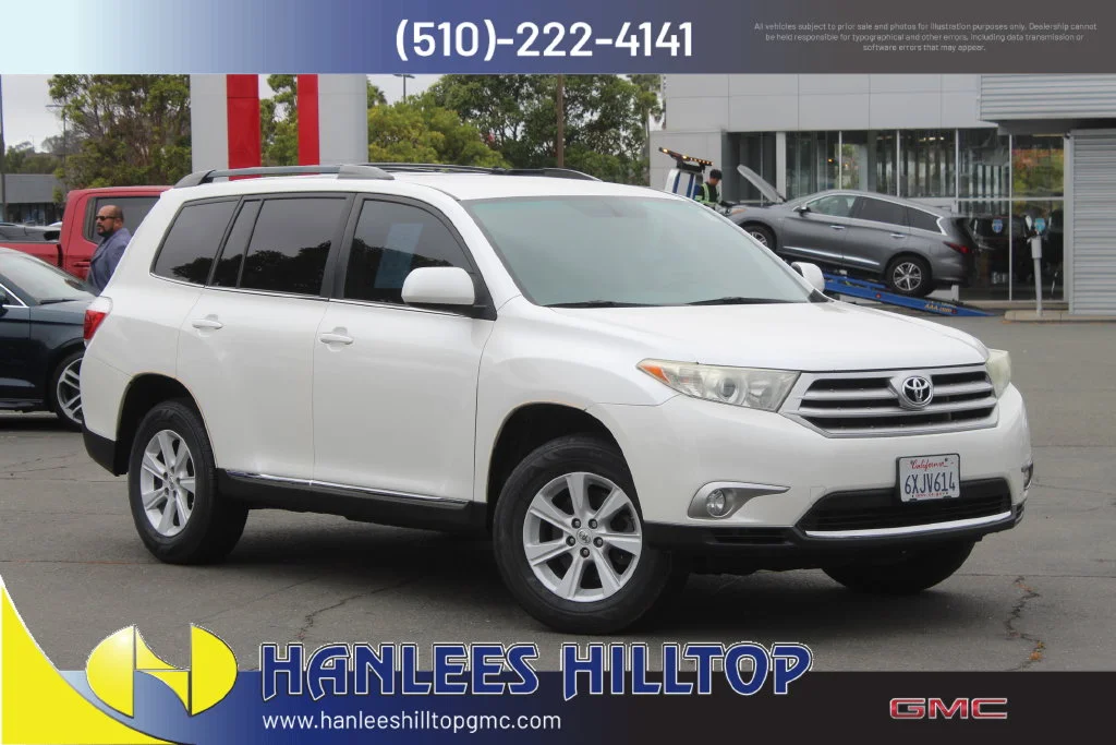 Used 2012 White Toyota Base image 1