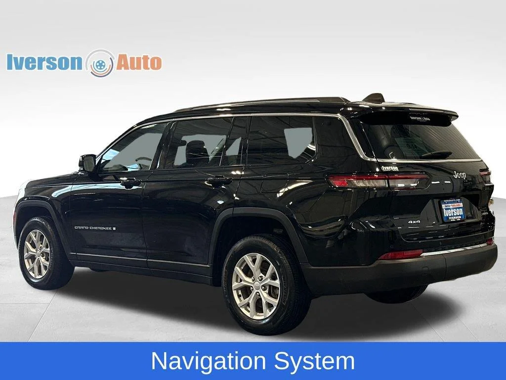 Used 2023 Diamond Black Crystal Pearlcoat Jeep Limited image 7