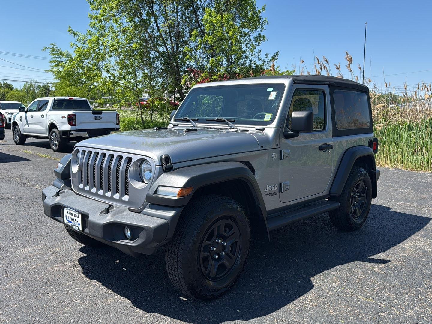 Used 2019 Billet Silver Metallic Clearcoat Jeep Sport image 13
