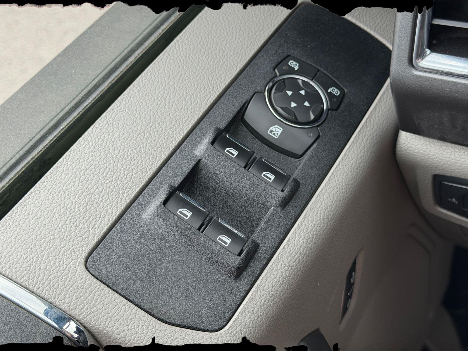 2018 Ford F-350 Super Duty XLT - Photo 31