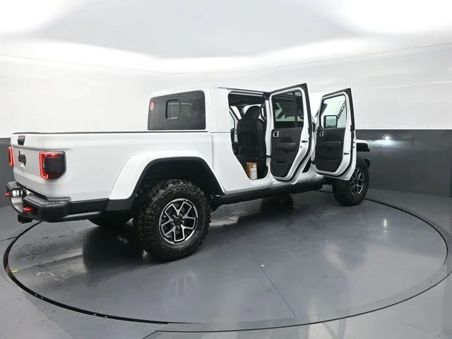 New 2026 Bright White Clear-Coat Exterior Paint Jeep Rubicon X image 39