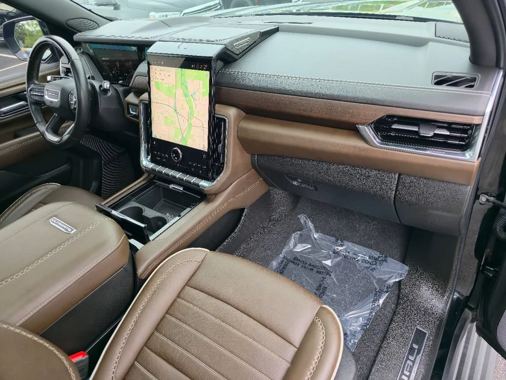 2025 GMC Yukon Denali Ultimate - Photo 29