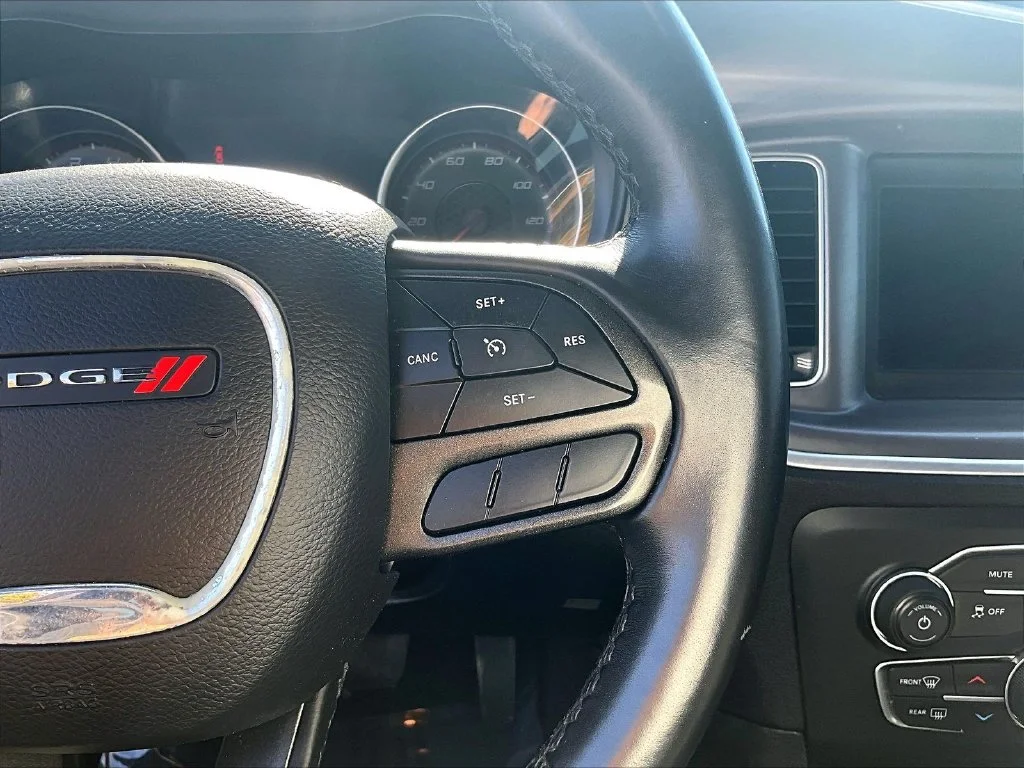 Used 2022 White Dodge SXT image 18