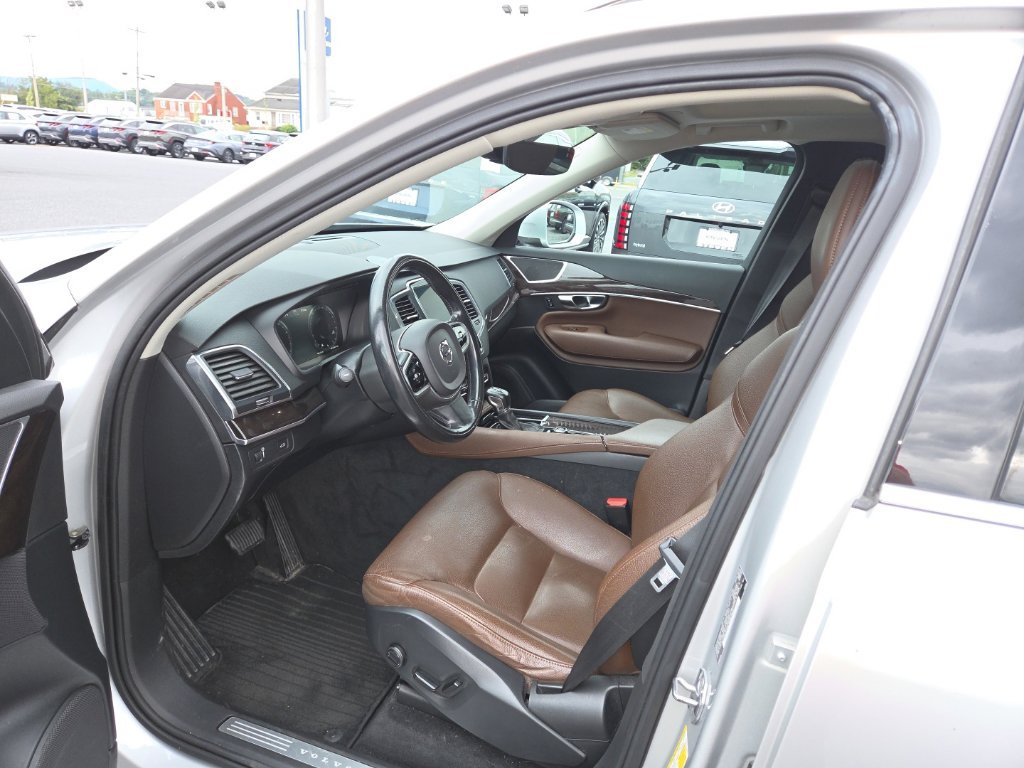Used 2019 Silver Volvo T6 Momentum image 14
