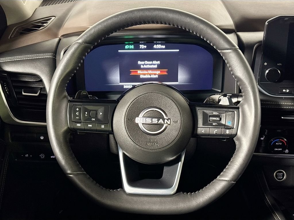 Used 2023 Gold Nissan Platinum image 13
