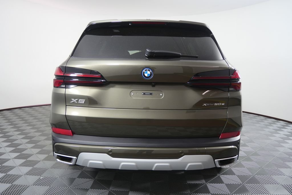 New 2026 Manhattan Green Metallic BMW xDrive50e image 4