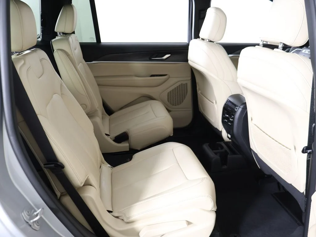 Used 2023 Silver Jeep Limited image 39