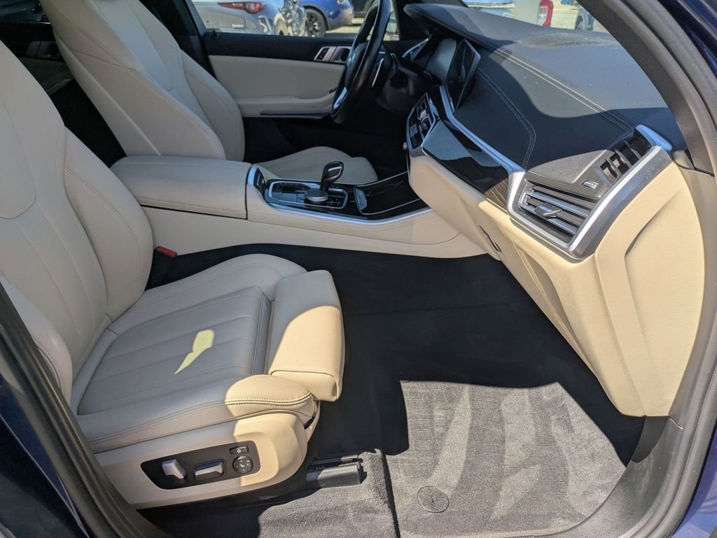 Used 2021 Blue BMW xDrive40i image 23