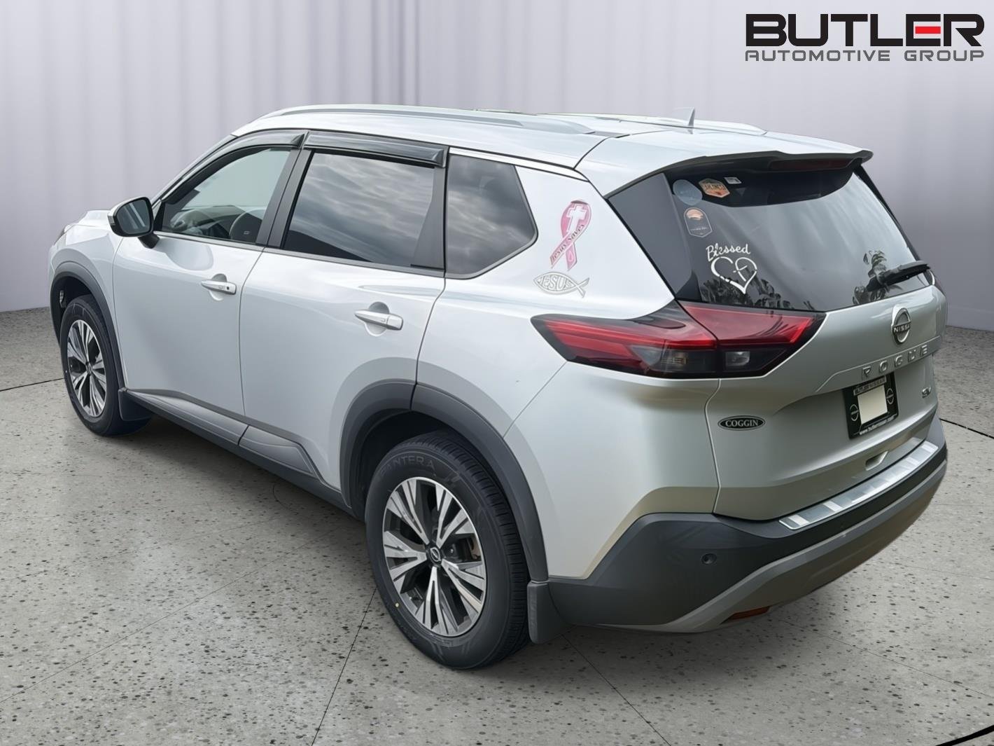 Used 2022 Brilliant Silver Metallic Nissan SV image 9