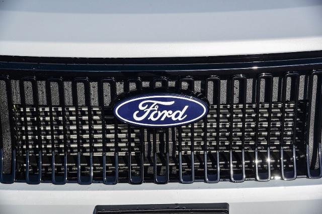 New 2026 Space White Metallic Ford Lobo™ image 39
