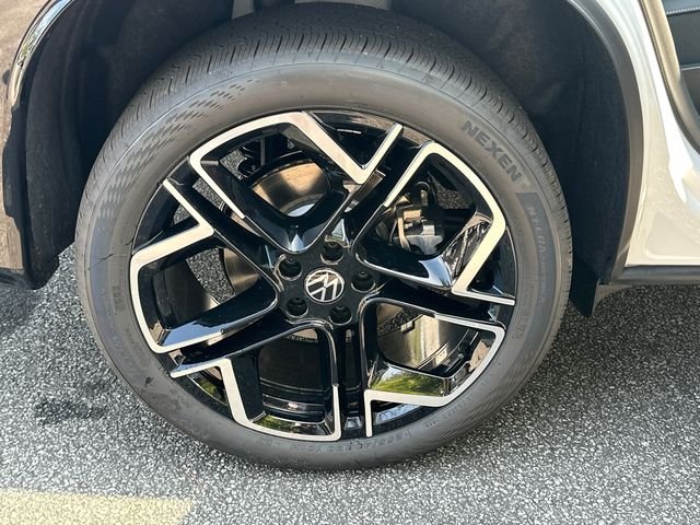 New 2026 White Volkswagen SEL R-Line Turbo image 17