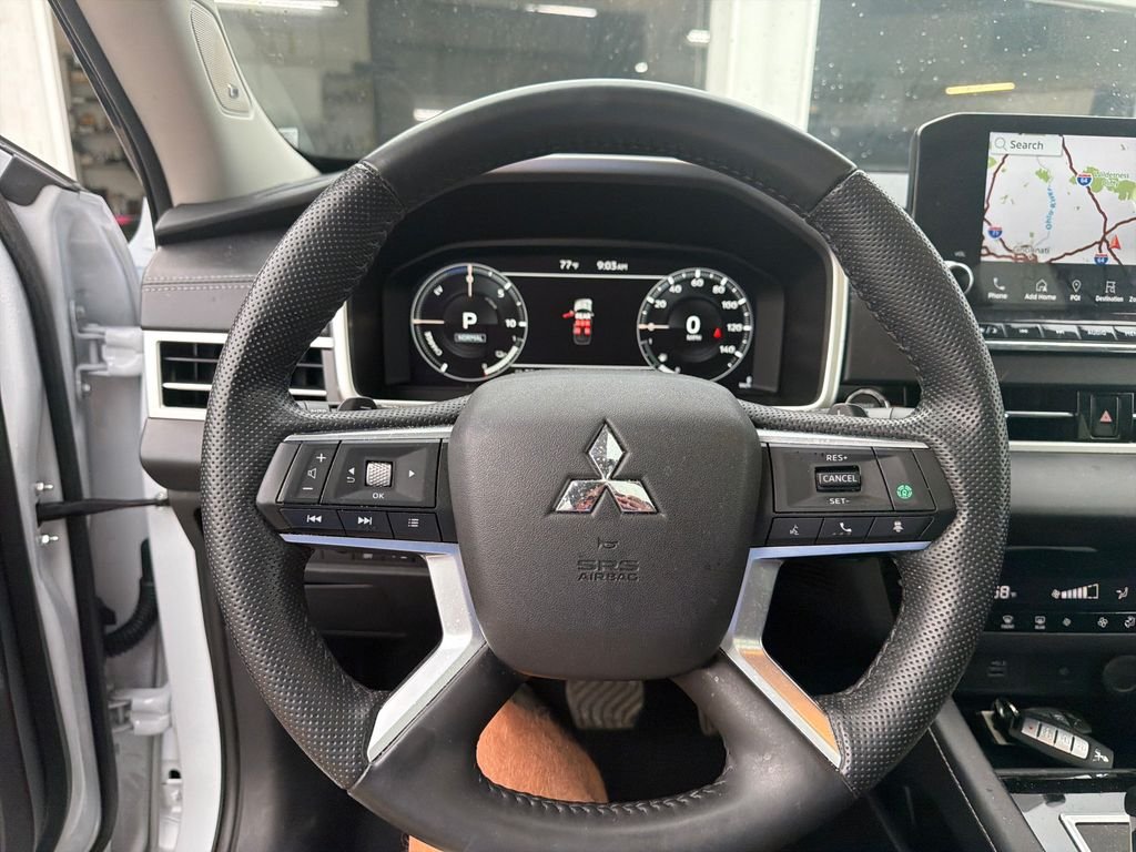 Used 2025 White Mitsubishi SE image 17