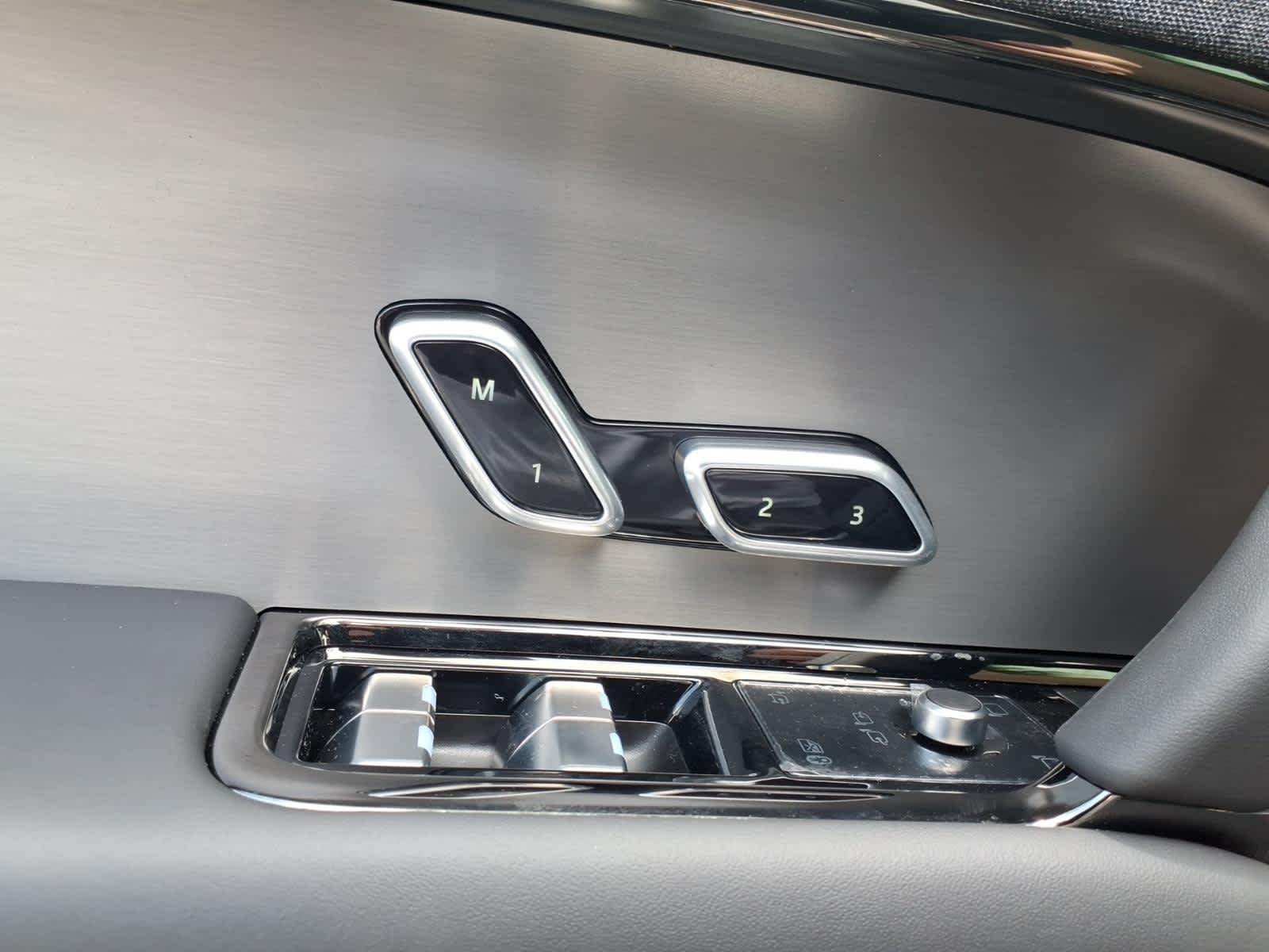 New 2026 Carpathian Grey LAND ROVER Dynamic SE image 18