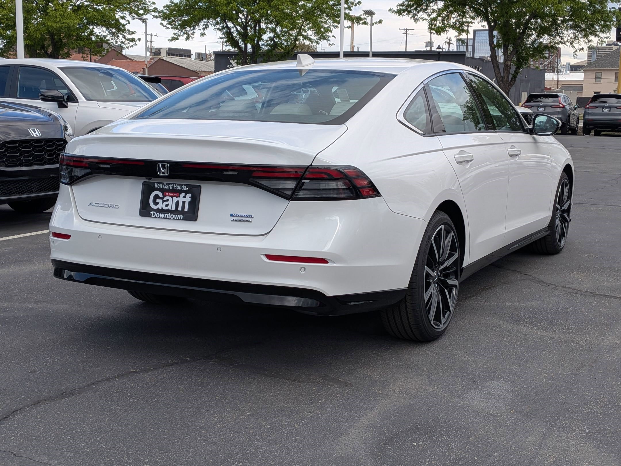 New 2026 Platinum White Pearl Honda Touring image 3
