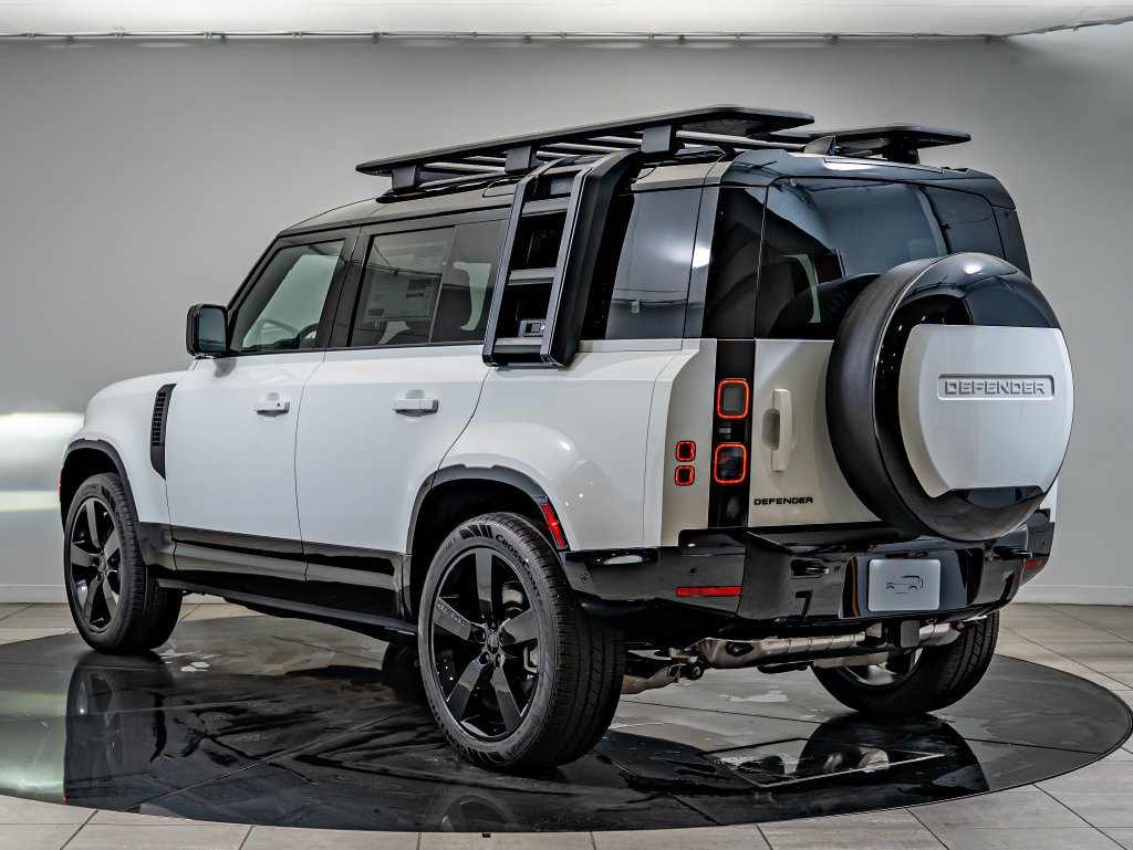 New 2026 Fuji White Land Rover X-Dynamic SE image 11