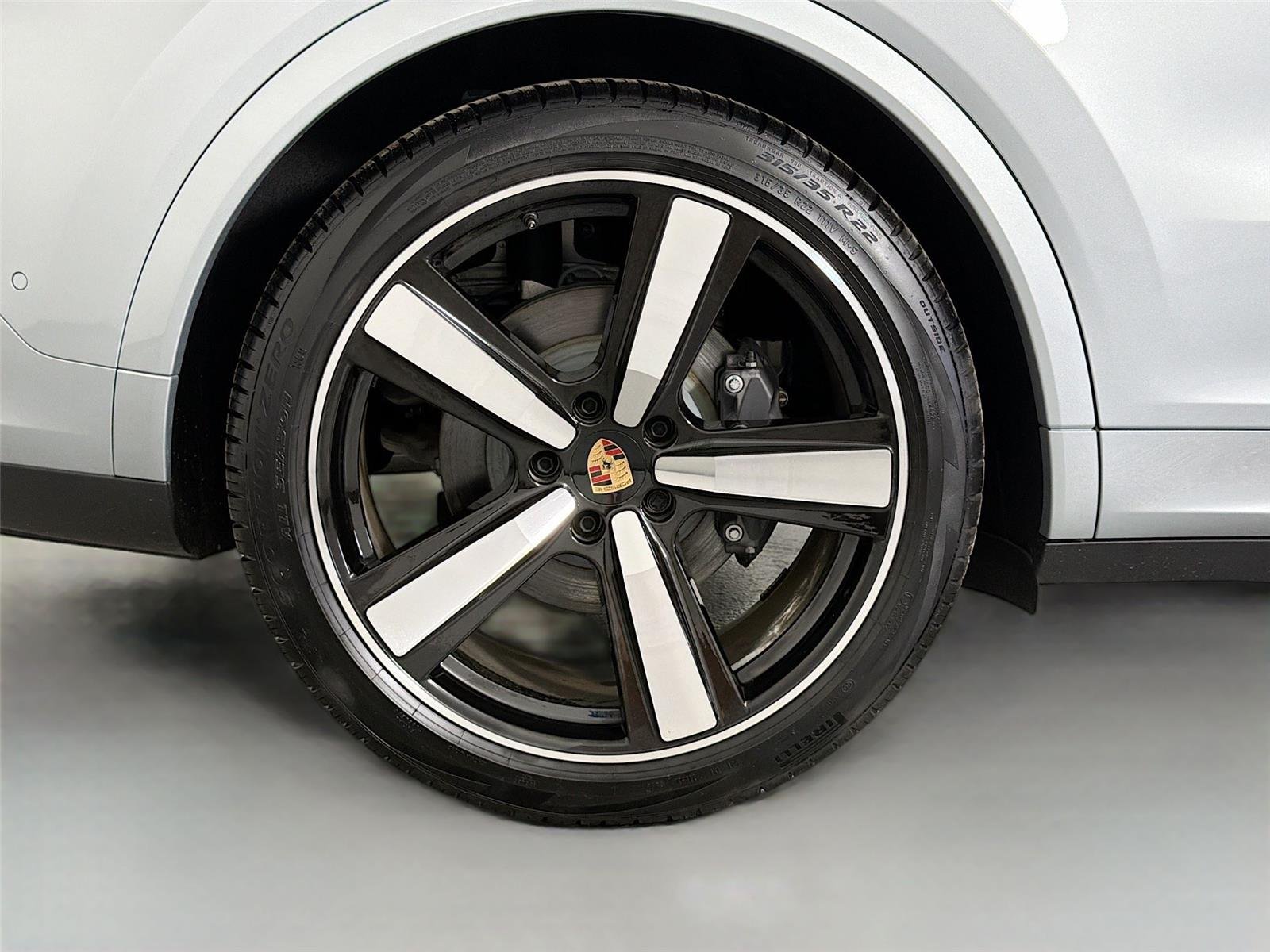 Certified Used 2025 Dolomite Silver Metallic Porsche Coupé image 13