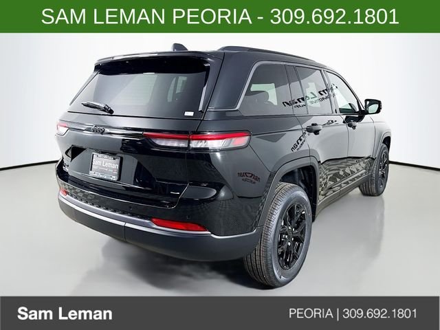 New 2026 Diamond Black Crystal Pearl-Coat Exterior Paint Jeep Altitude image 7