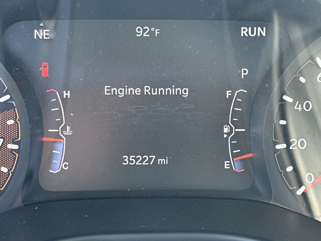 Used 2025 Red Hot Pearlcoat Jeep Latitude image 22