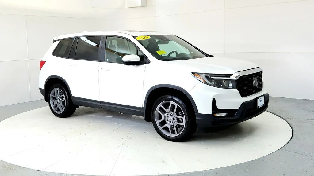 Used 2023 White Honda EX-L image 7