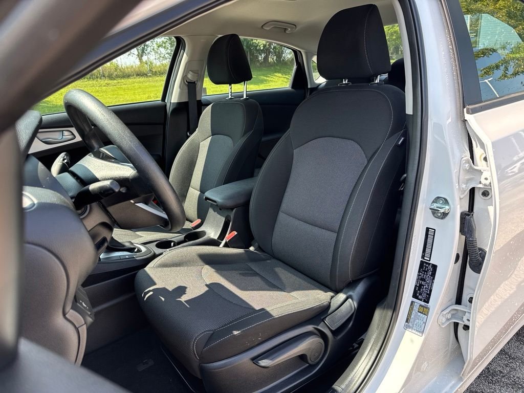 Used 2024 White Kia LX image 5