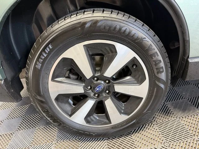 Used 2018 Green Subaru 2.5i Premium image 44