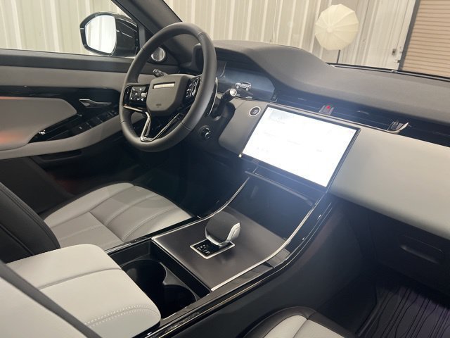 New 2026 Arroios Grey Land Rover Dynamic SE image 21
