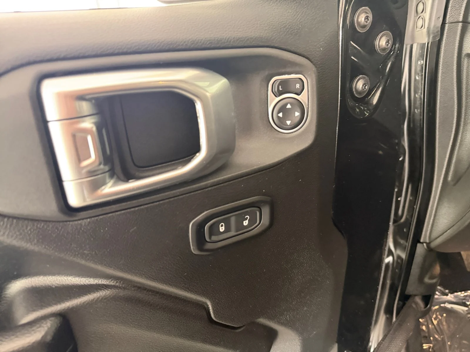Used 2023 Black Clearcoat Jeep Sport S image 28