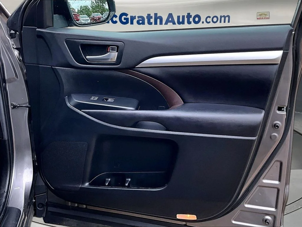 Used 2019 Gray Toyota XLE image 32