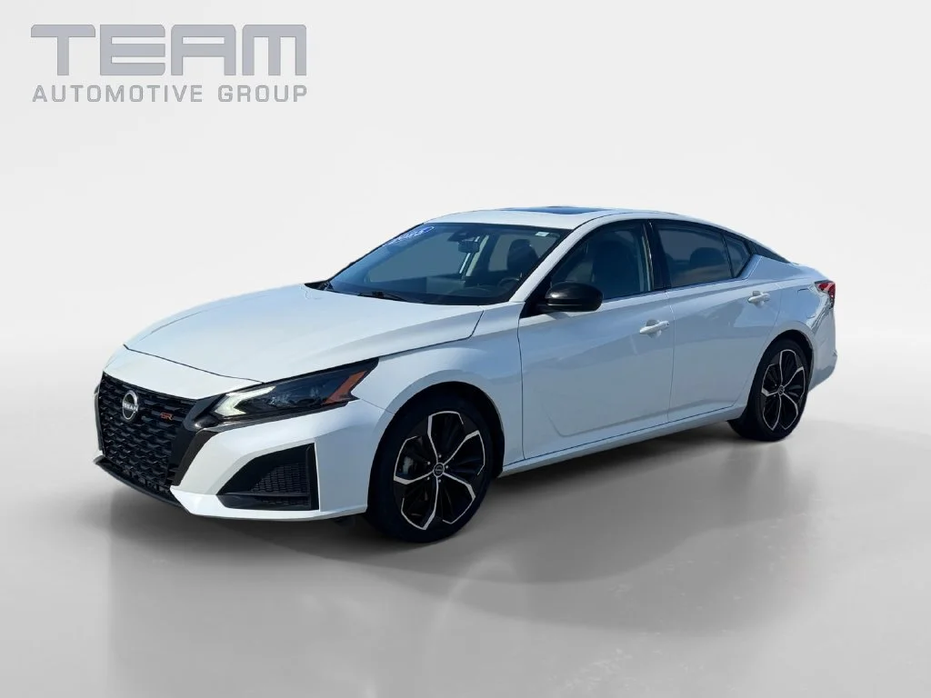 Used 2025 White Nissan 2.5 SR image 3