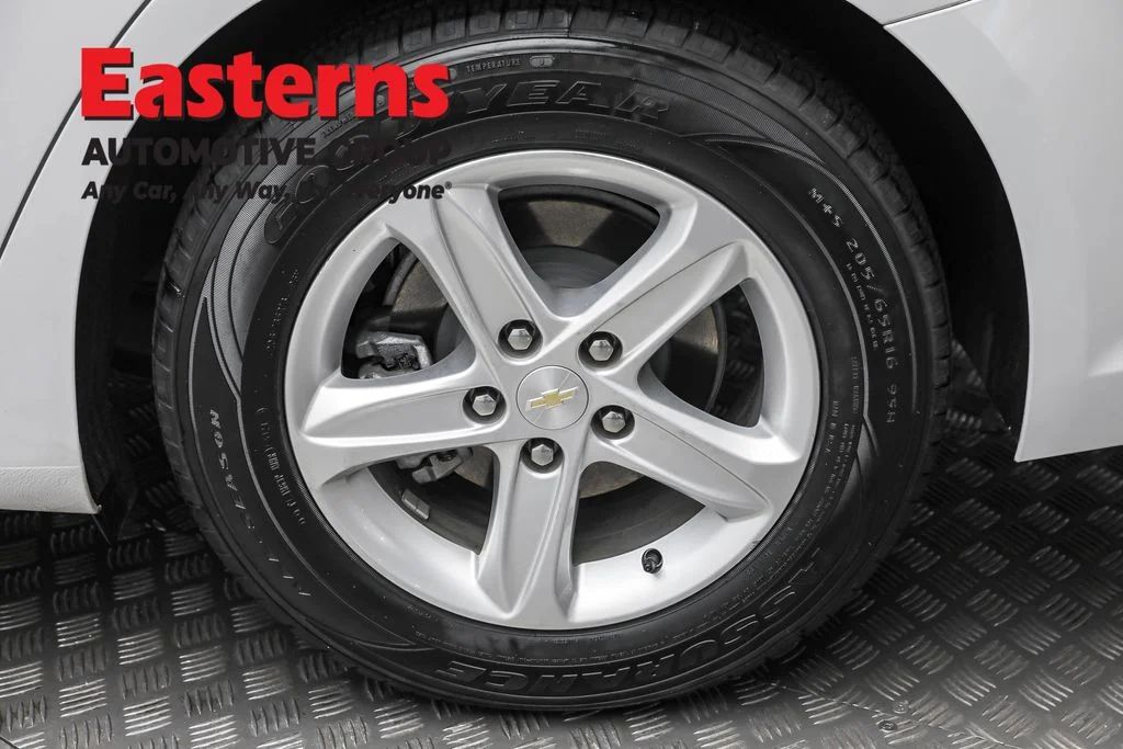 Used 2023 White Chevrolet LS image 8