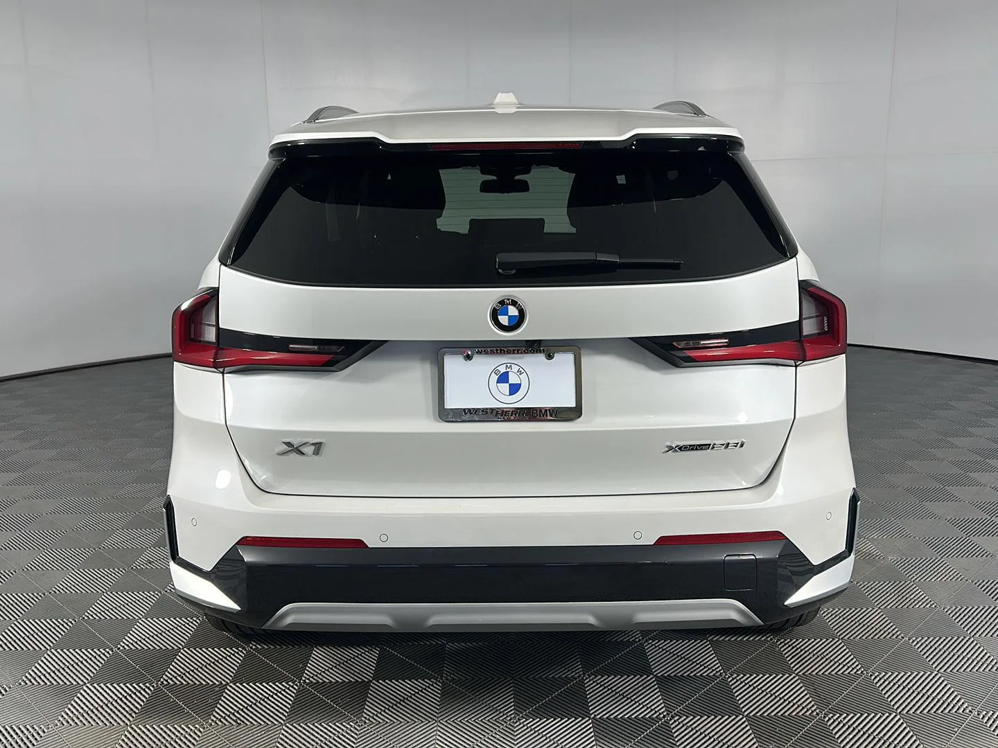 Used 2025 Mineral White Metallic BMW xDrive28i image 21