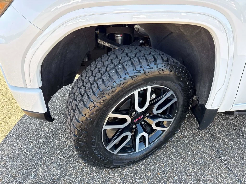 Used 2024 White GMC AT4 image 4