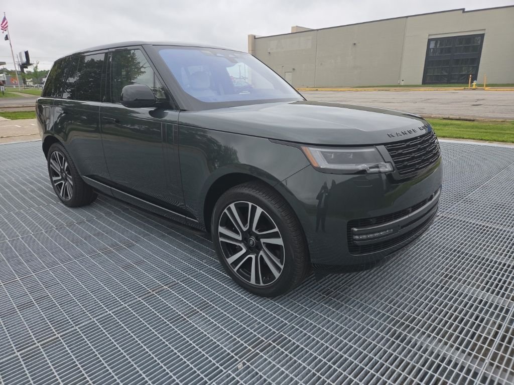 Certified Used 2023 Belgravia Green Metallic Land Rover SE image 7