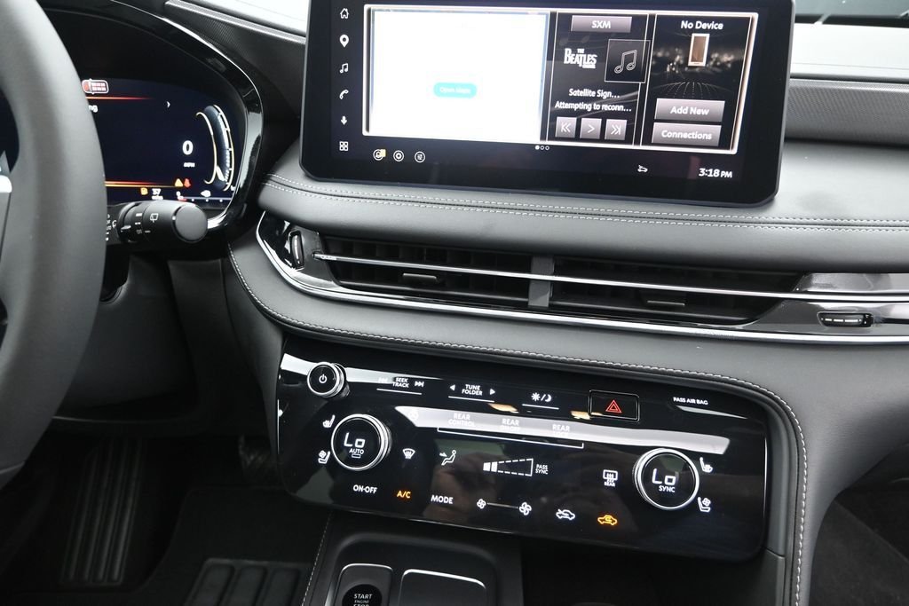 New 2027 2T RAD WHT INFINITI Sport AWD image 30