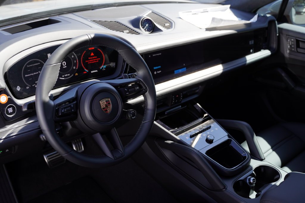 2026 Porsche Cayenne Coupe GTS - Photo 4