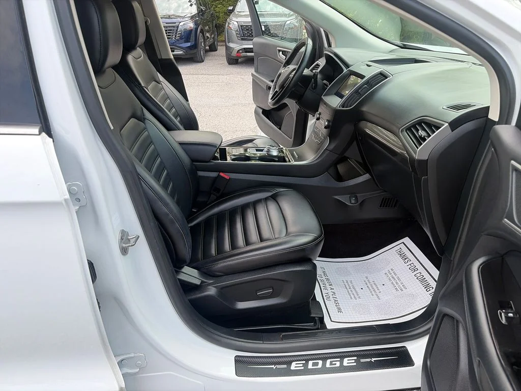 Used 2020 Oxford White Ford SEL image 43