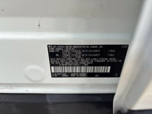 Used 2022 White Toyota XLE image 10