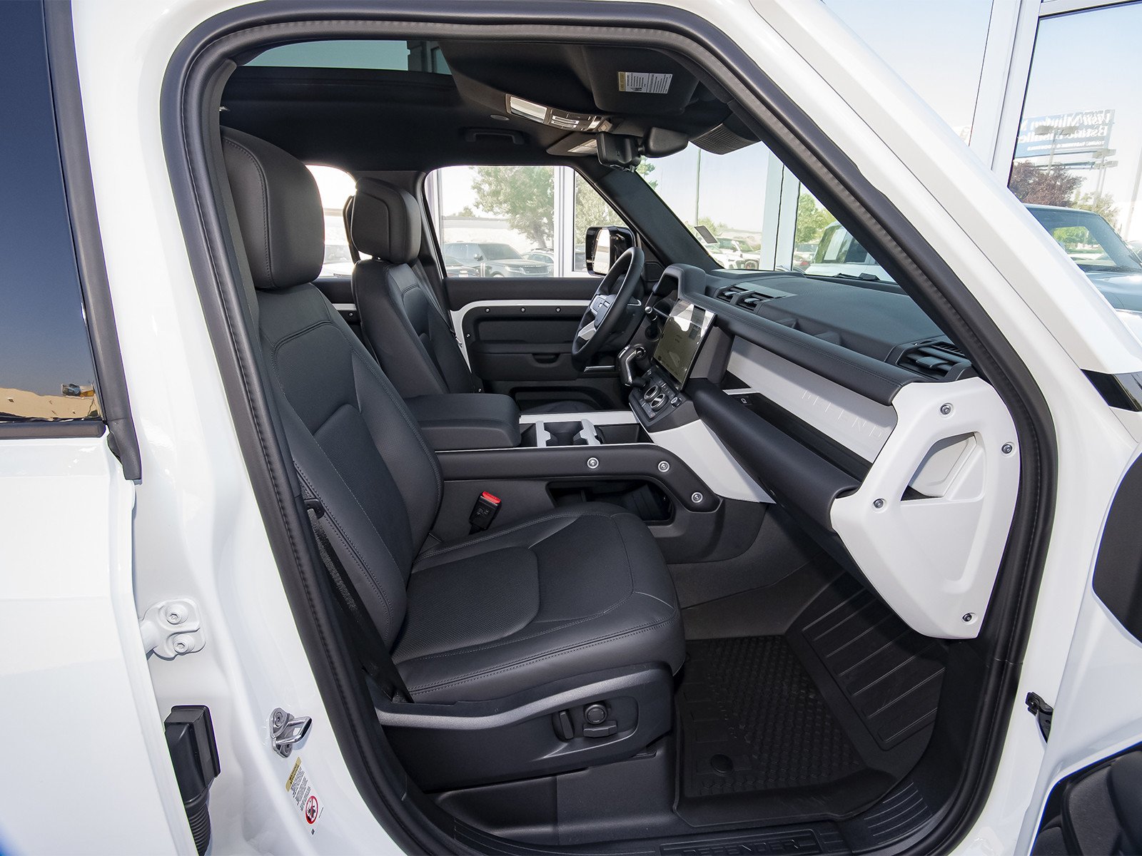 New 2026 Fuji White Land Rover X-Dynamic SE image 43