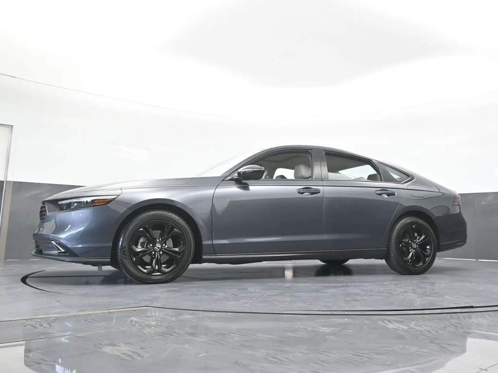 Used 2025 Gray Honda SE image 54
