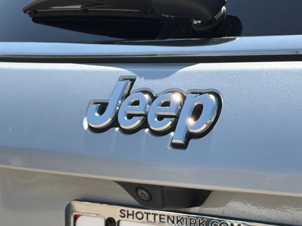 Used 2025 Silver Jeep Limited image 11