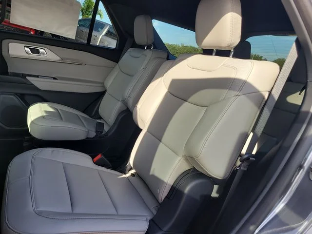 New 2027 Gray Metallic Ford Active image 14