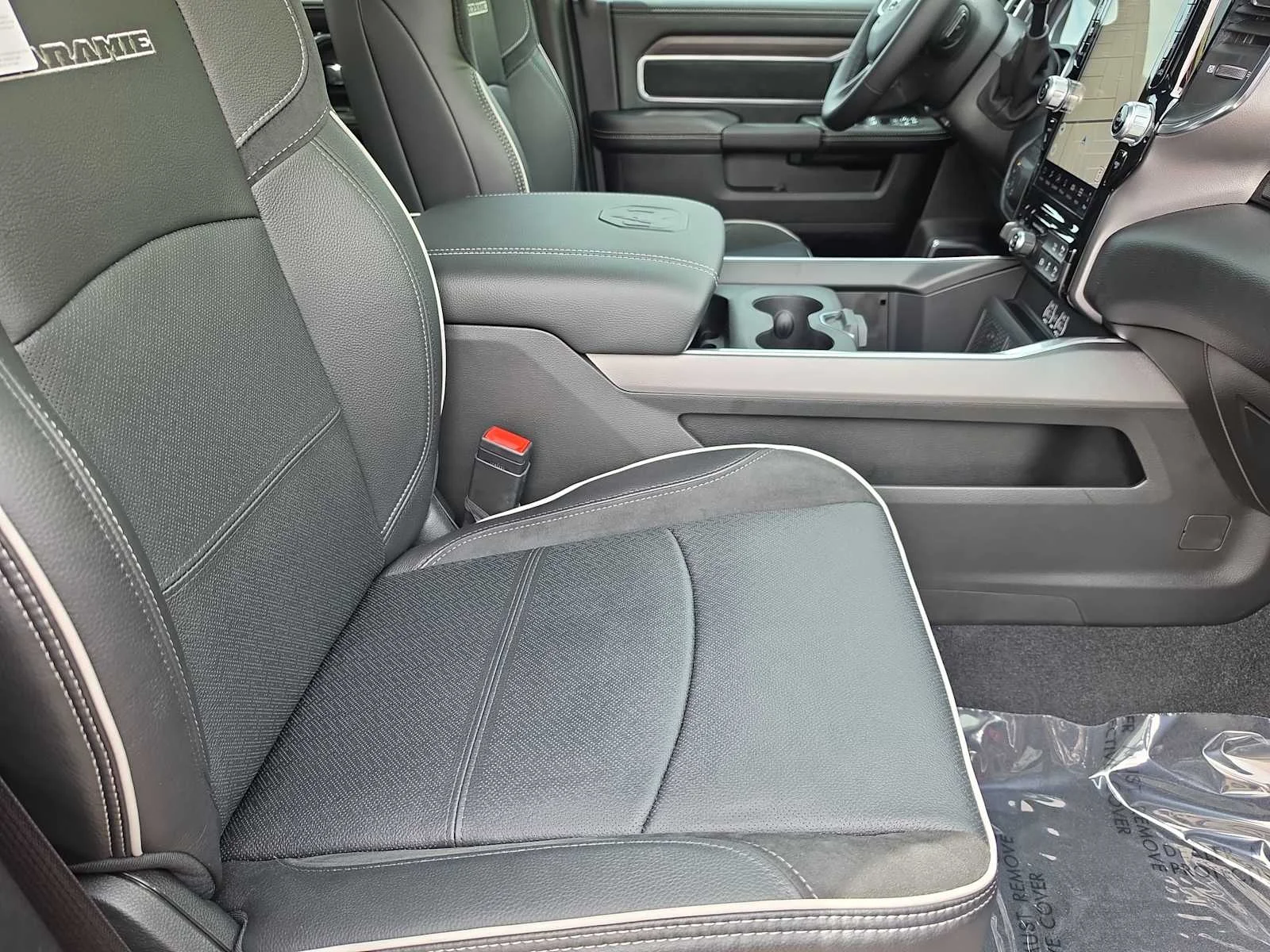 2026 RAM 3500 Laramie - Photo 18