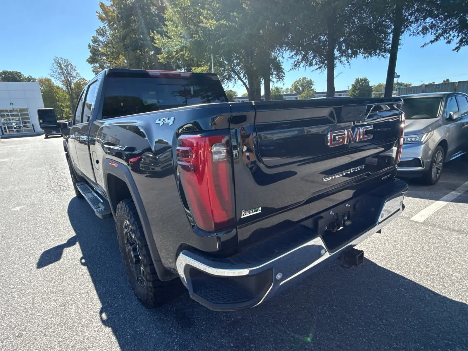 Used 2025 Onyx Black GMC SLT image 7