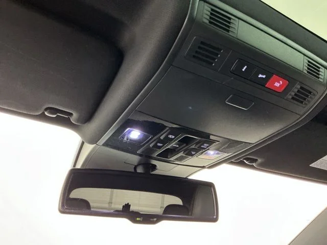 Used 2016  Volkswagen Autobahn image 22