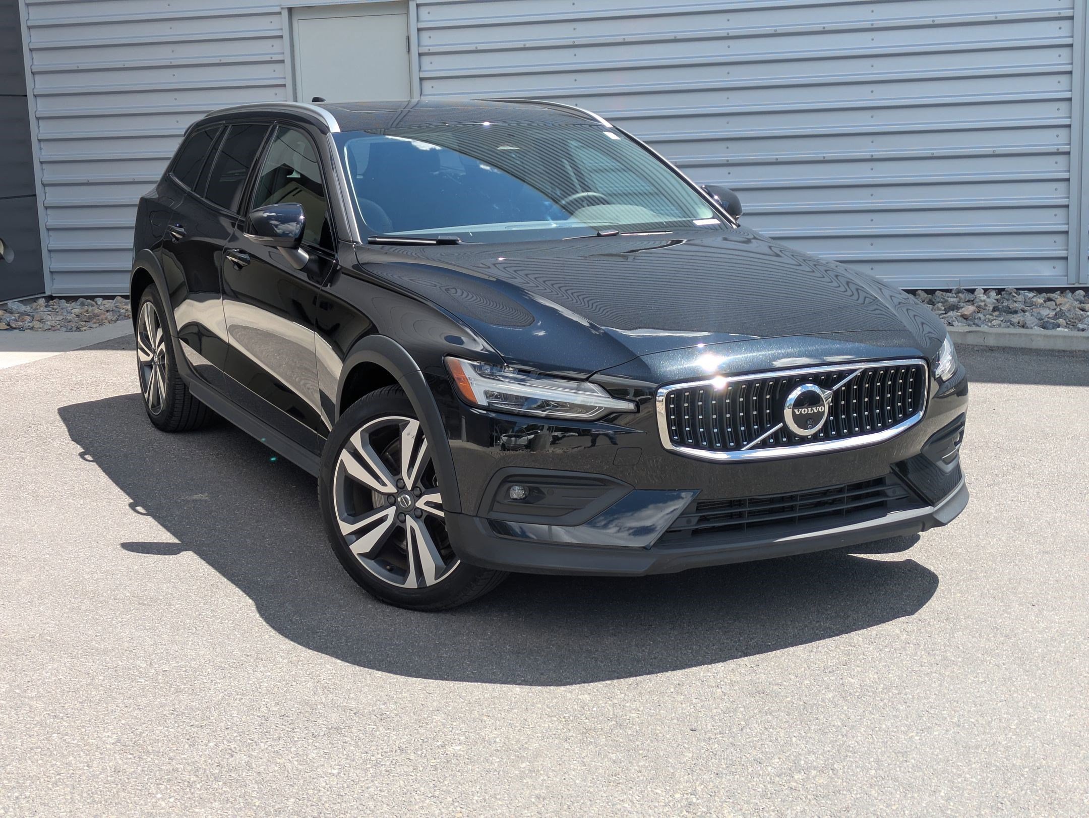 2025 Volvo V60 Cross Country B5 Plus AWD's photo