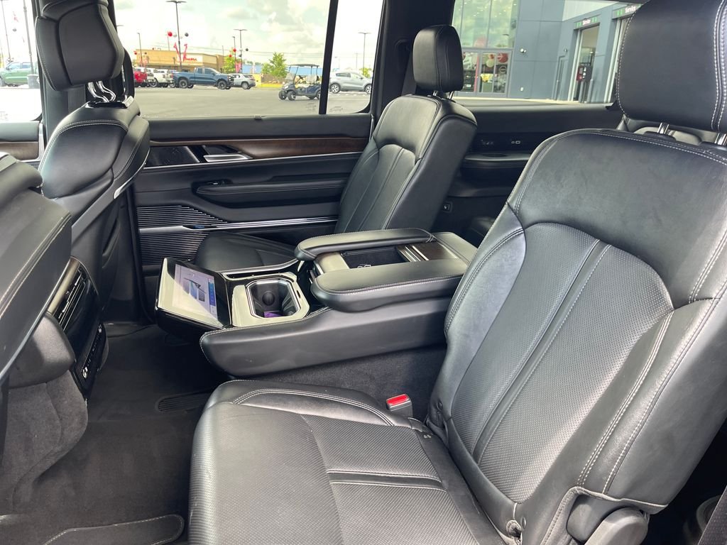 Used 2024 Black Jeep Base image 14