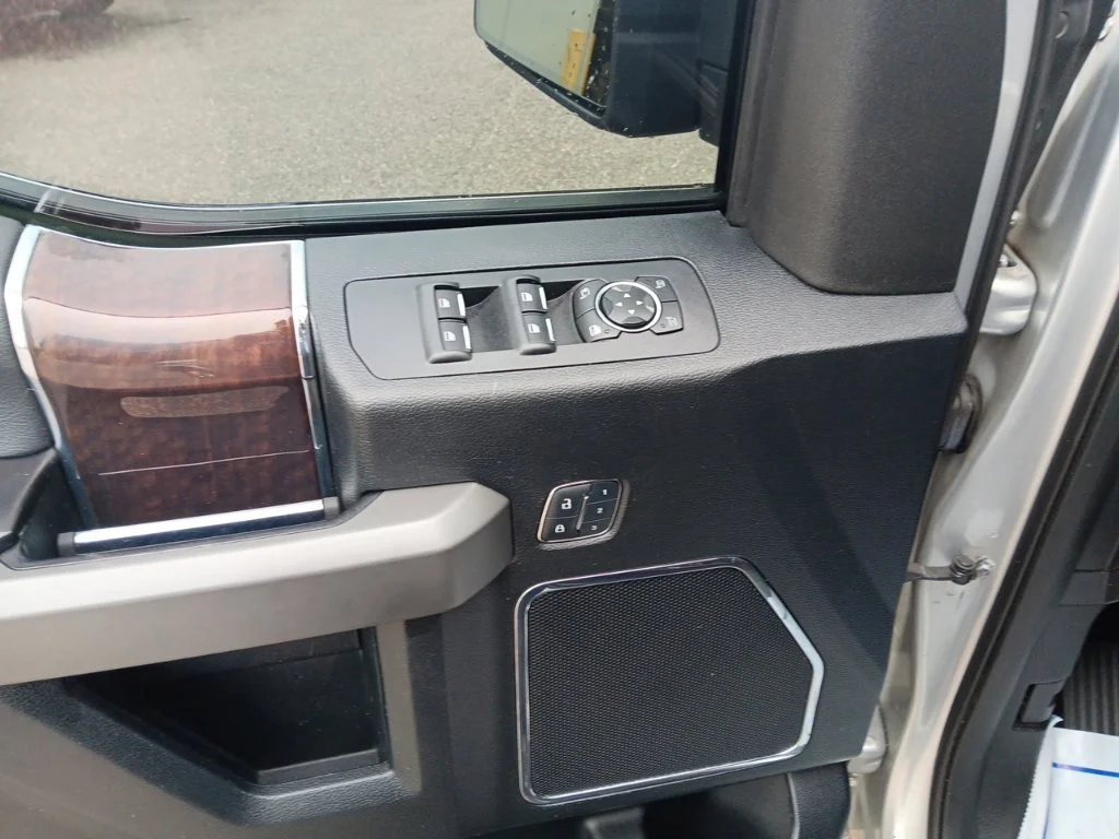 Used 2015 Ingot Silver Ford Platinum image 16