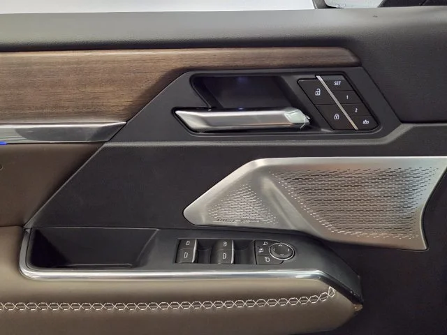 New 2027 Ebony Twilight Metallic GMC Denali Ultimate image 30